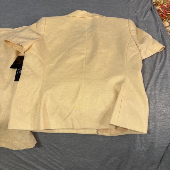 Le Suit skirt Set - Picture 8 of 8